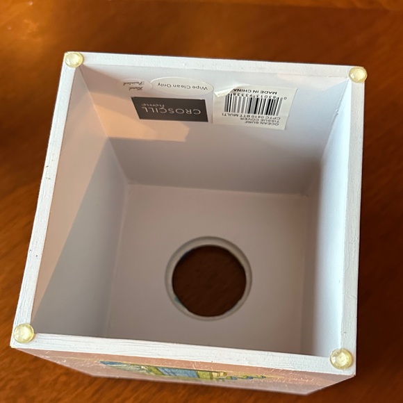 Croscill Ocean Surfer Themed Tissue Box and Soap Pump Set - Picture 8 of 12